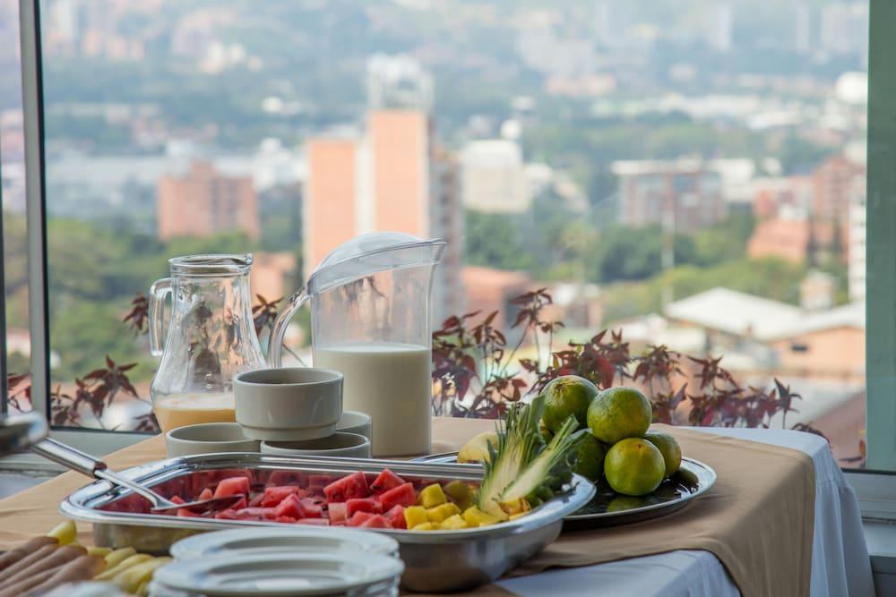 Hotel & Apartasuites Torre Poblado Medellin Exterior photo